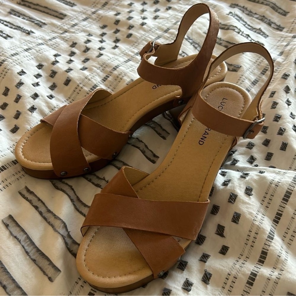 Lucky brand summer beach sandals heels tan summer dress shoe size 9 strappy shoe